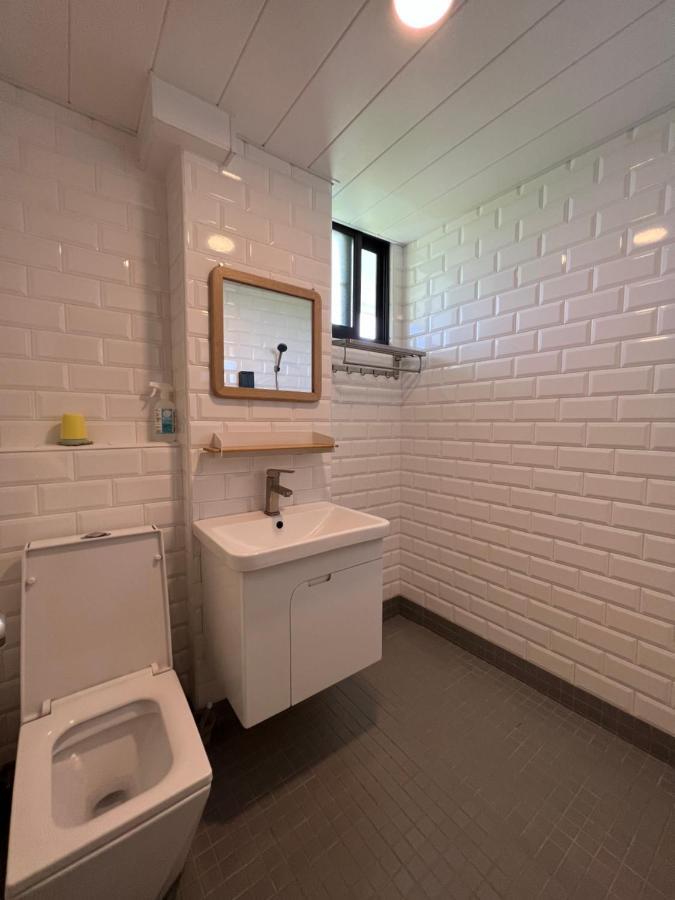 Back To Real Hostel T'ai-tung Zewnętrze zdjęcie